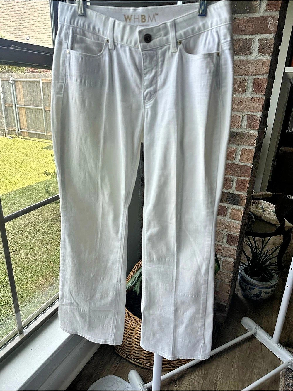WHBM Straight Leg Jeans in White Size 4S Like New